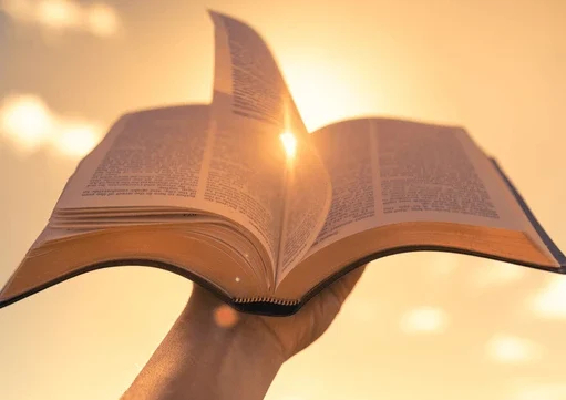 ¡Alerta jóvenes cristianos! El Congreso de EEUU declara al Nuevo Testamento antisemita