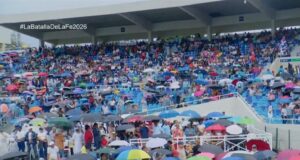 La Batalla de la Fe 2026: «El Día de Dios» marca un hito bajo la lluvia y con aforo histórico Multitud reunida bajo la lluvia en el Estadio Olímpico para el evento La Batalla de la Fe 2026.