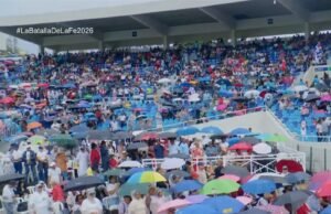 La Batalla de la Fe 2026: «El Día de Dios» marca un hito bajo la lluvia y con aforo histórico Multitud reunida bajo la lluvia en el Estadio Olímpico para el evento La Batalla de la Fe 2026.