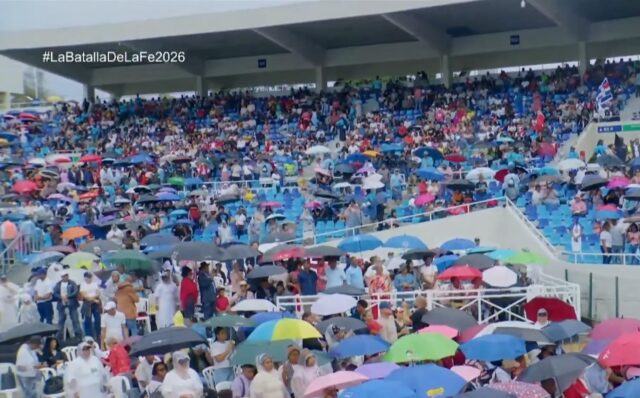 Portada La Batalla de la Fe 2026 - Estadio Olímpico Multitud reunida bajo la lluvia en el Estadio Olímpico para el evento La Batalla de la Fe 2026.