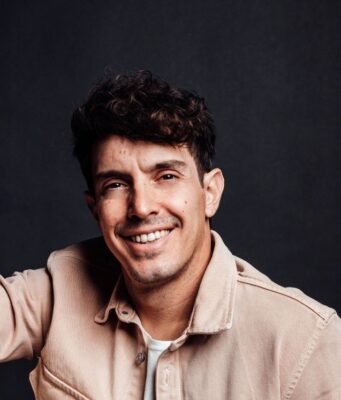 Kike Pavón Inspira a la Juventud en la Celebración del 150º Aniversario de la Iglesia Evangélica en A Coruña Kike Pavón
